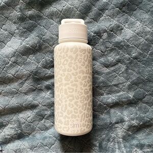 Simple modern cream‎ Leopard Print Water Bottle